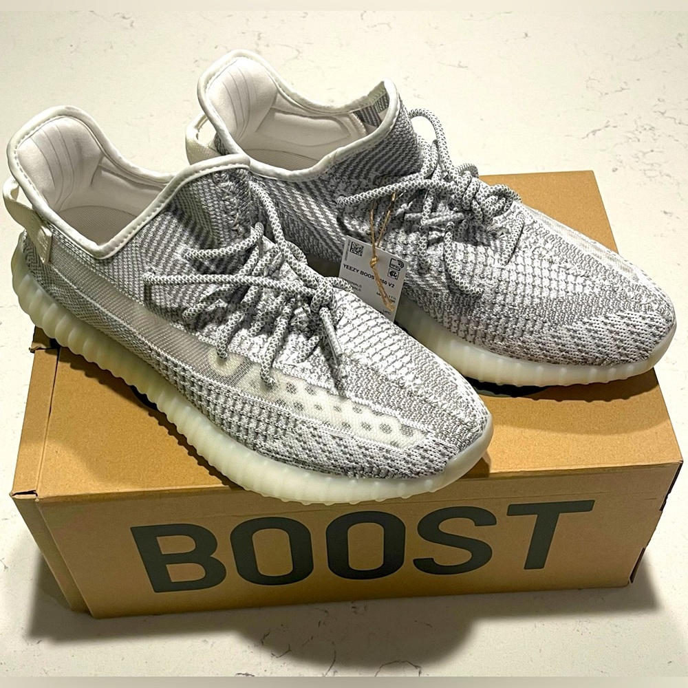 BRAND NEW!! BNIB- Yeezy Boost 350 V2~ Men’s SZ. US 12- Gray/White